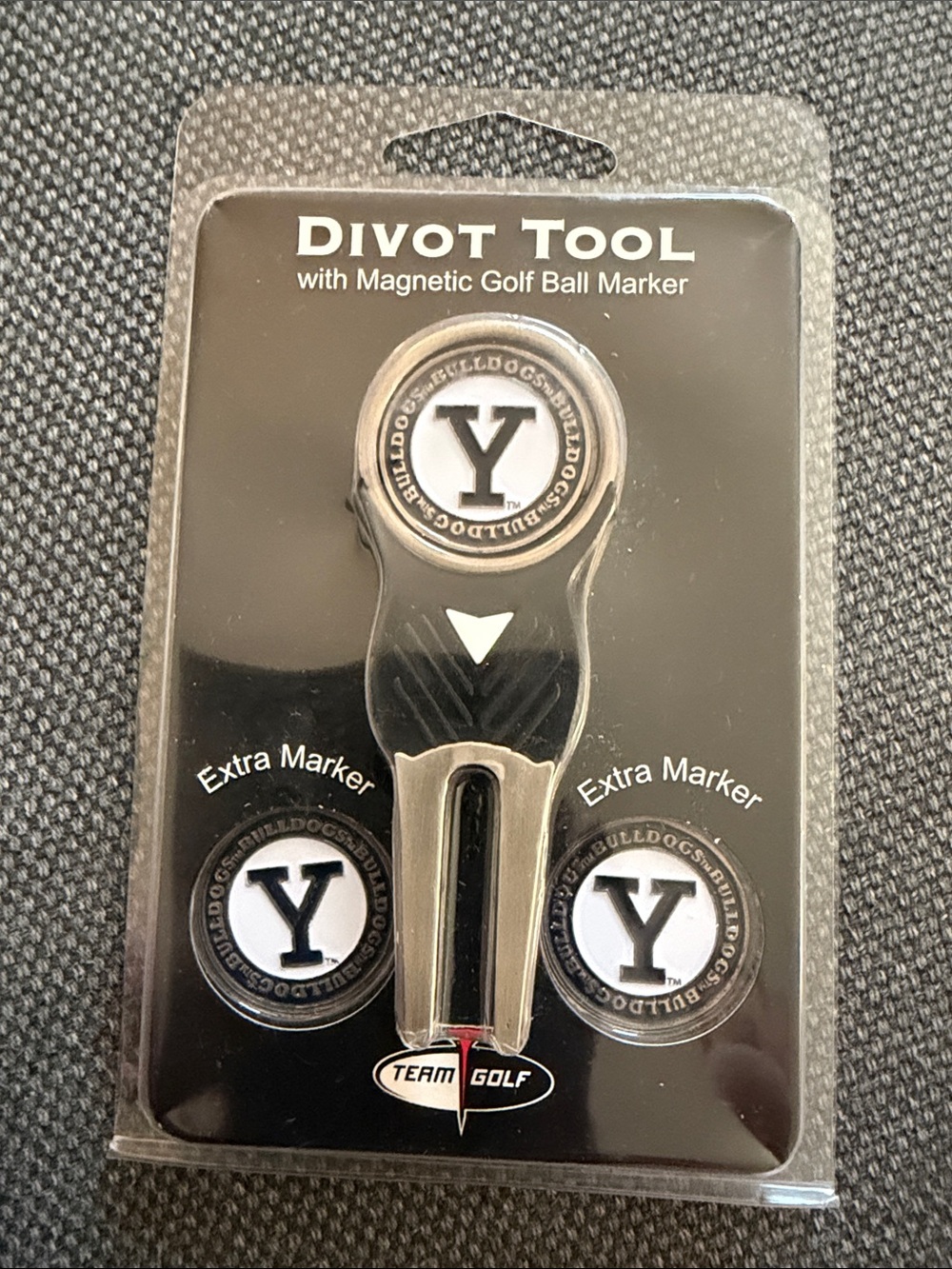 Yale Black Divot Tool with Magnetic Ball Markers.